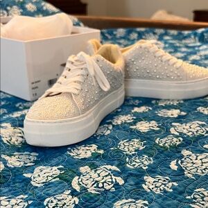 Betsy Johnson Sidny Sneakers